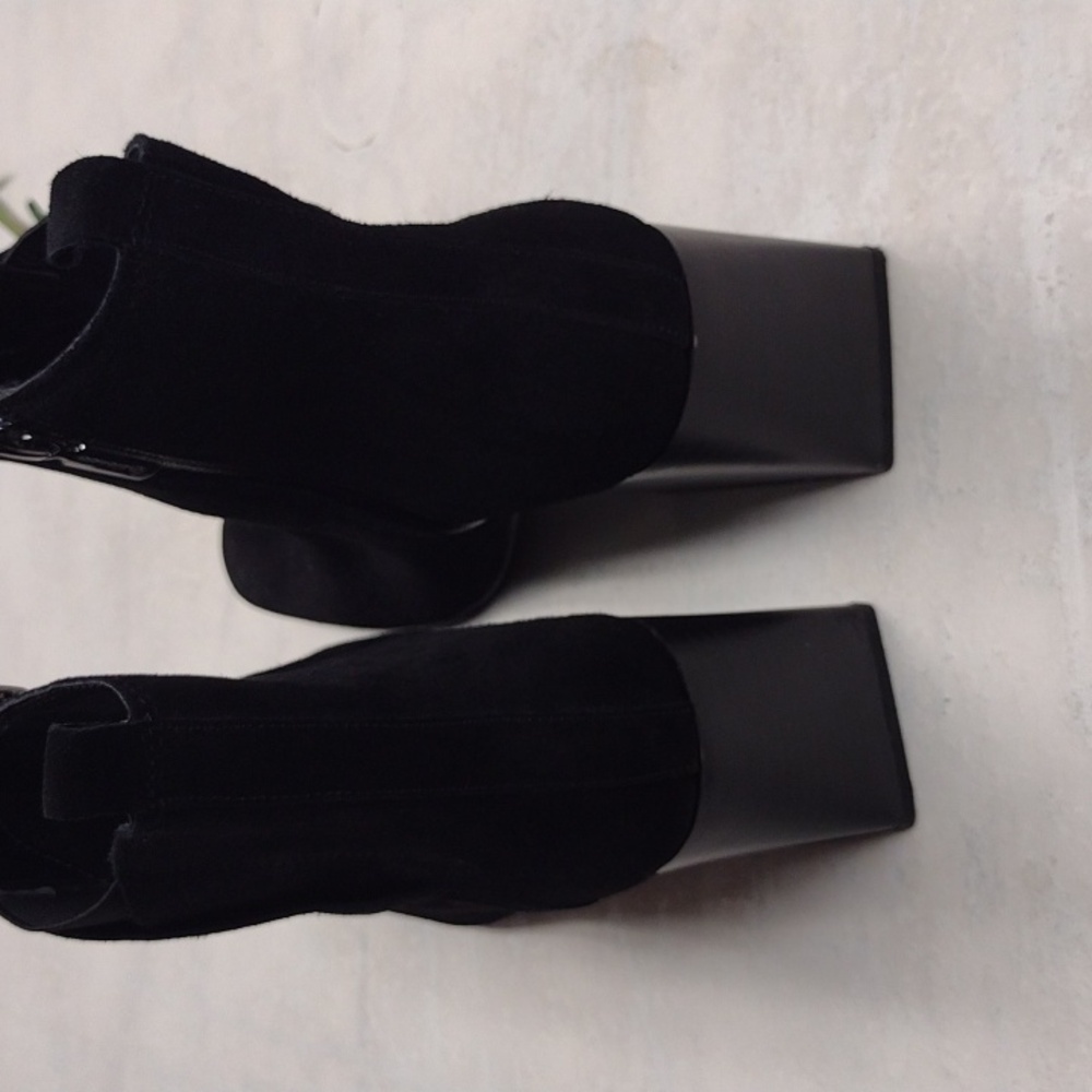 Blondo Waterproof bootie women size 10M black color. - Picture 3 of 13